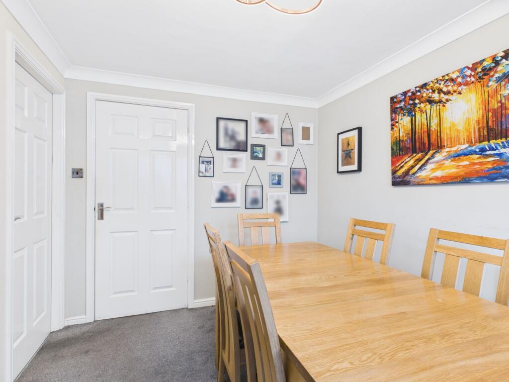 CAM03729G0-PR0185-STILL005