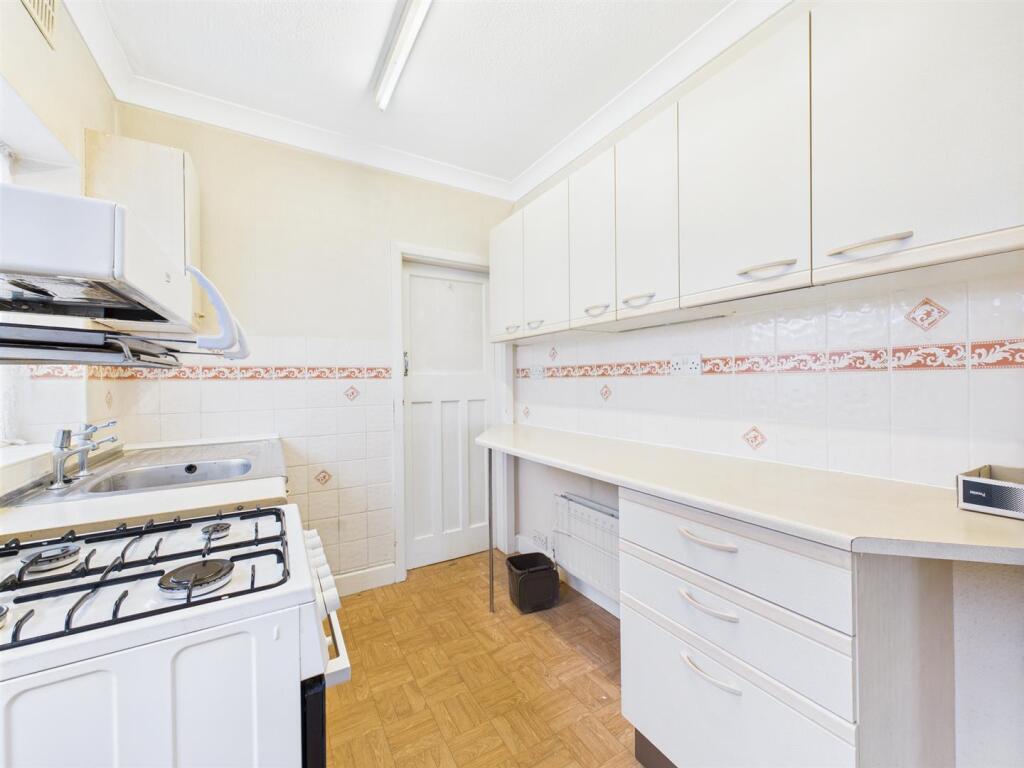 Kitchen: