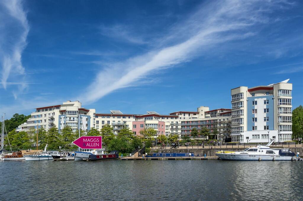 18 - Harbourside Flat for Auction, Bristol.jpg