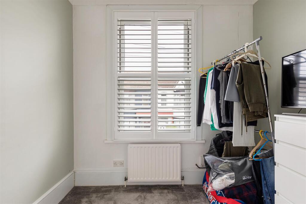 Westward Road, E4