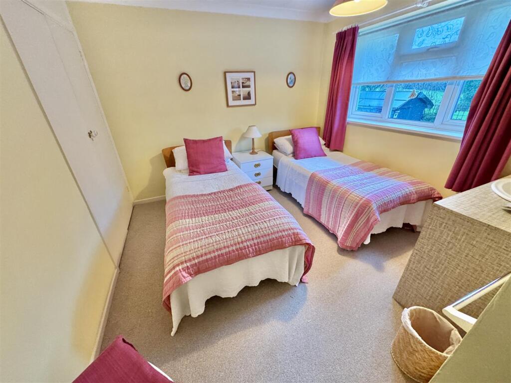 BEDROOM 2