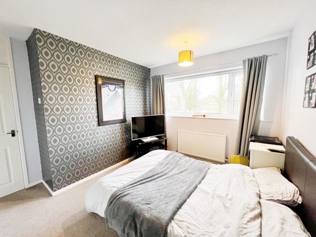 Bedroom 2 pic 2.jpg