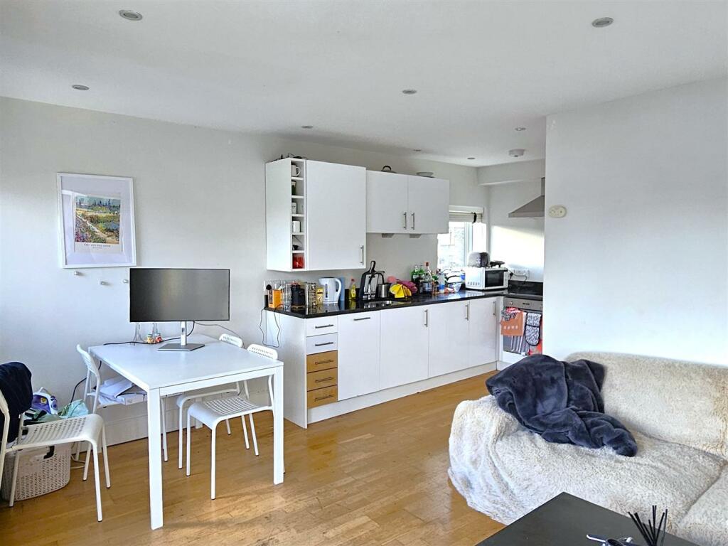 Living Kitchen 1.jpg