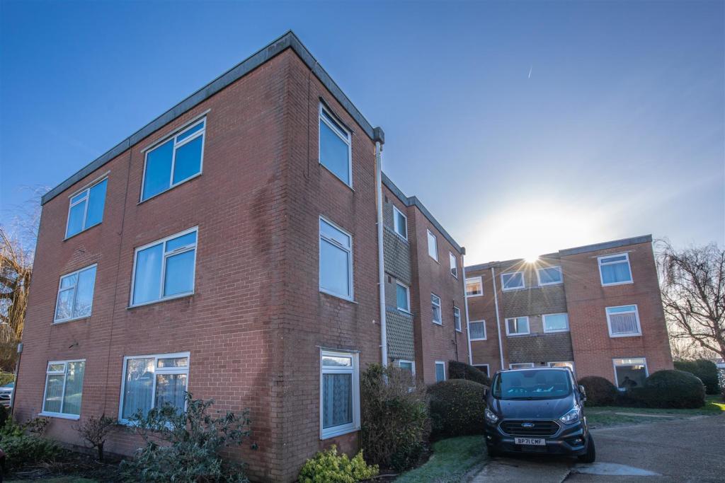11 Pelham Court-3.jpg