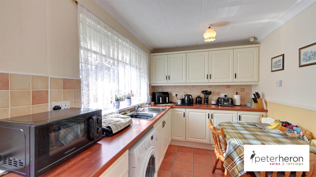 Breakfasting Kitchen