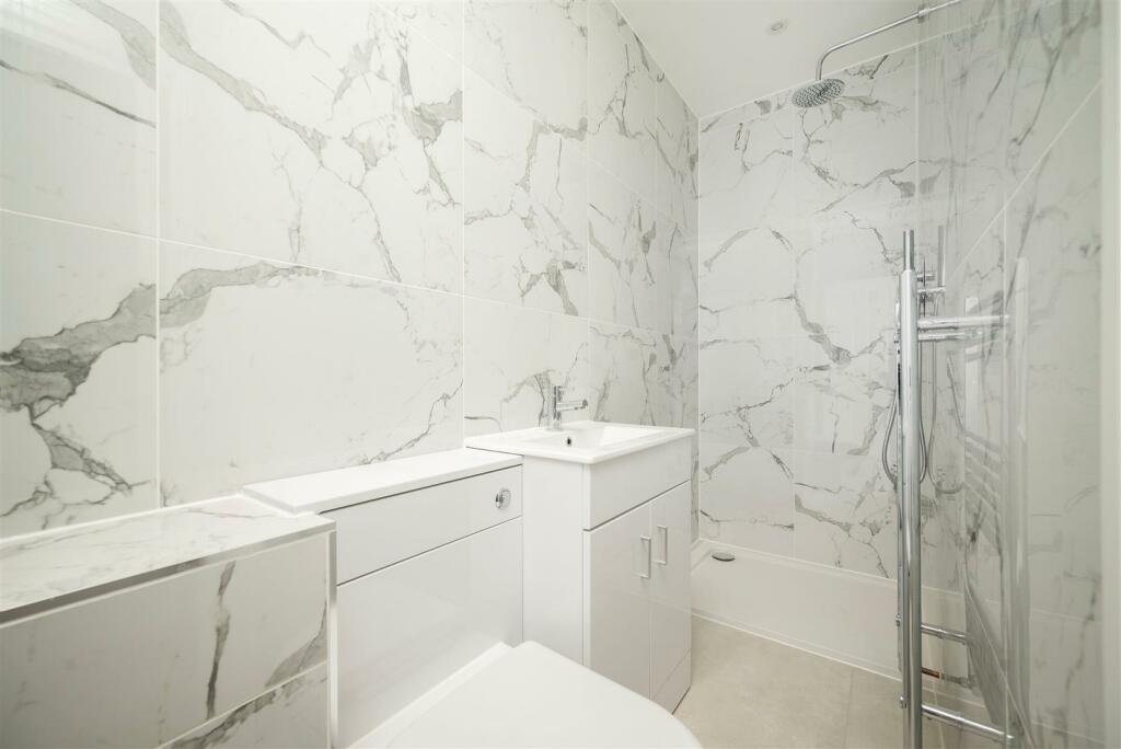 Family shower room - Maple Mews.jpeg