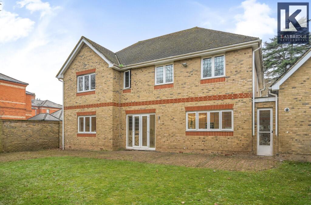 Oakwood Avenue, Epsom