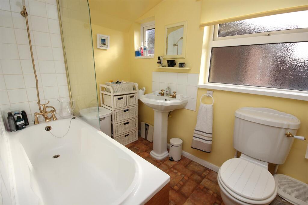 Bathroom.jpg