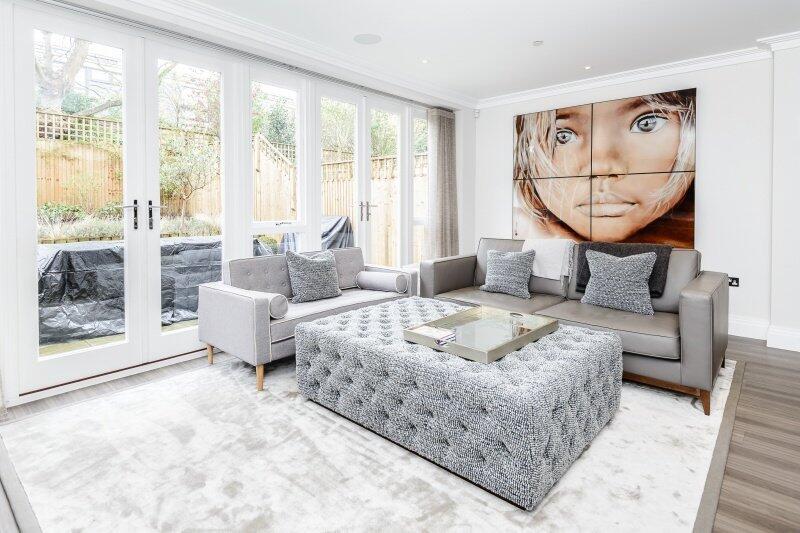 Kitchen Sitting Area