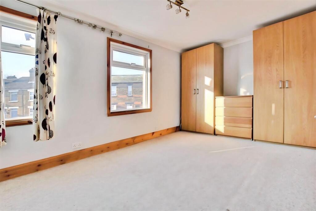 a43d9ca1-bedroom.jpg