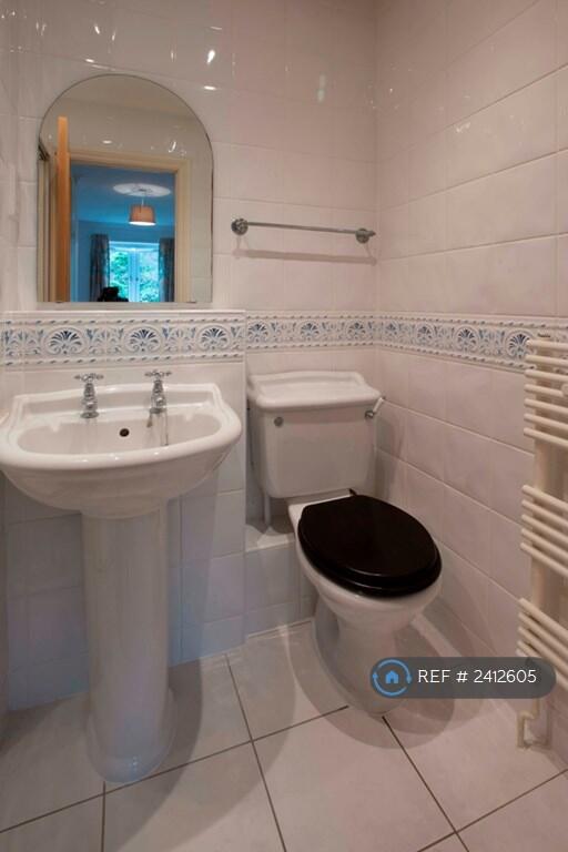 En-Suite Bathroom