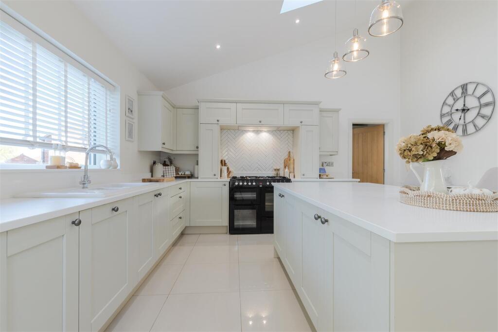 Additional kitchen photos