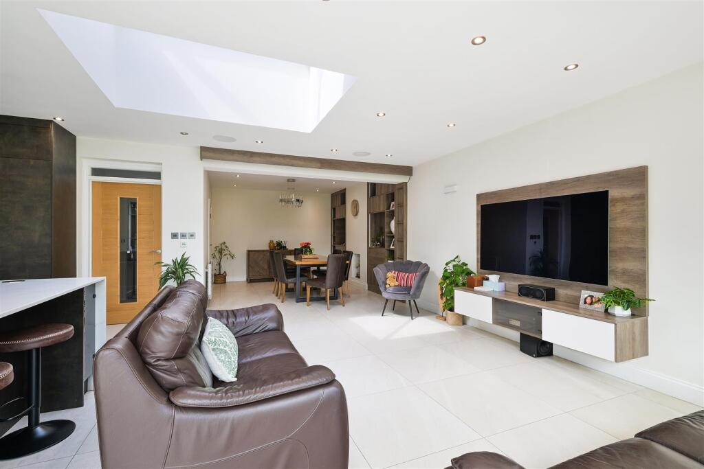 BRADSTOCK ROAD, 70- (5).jpg