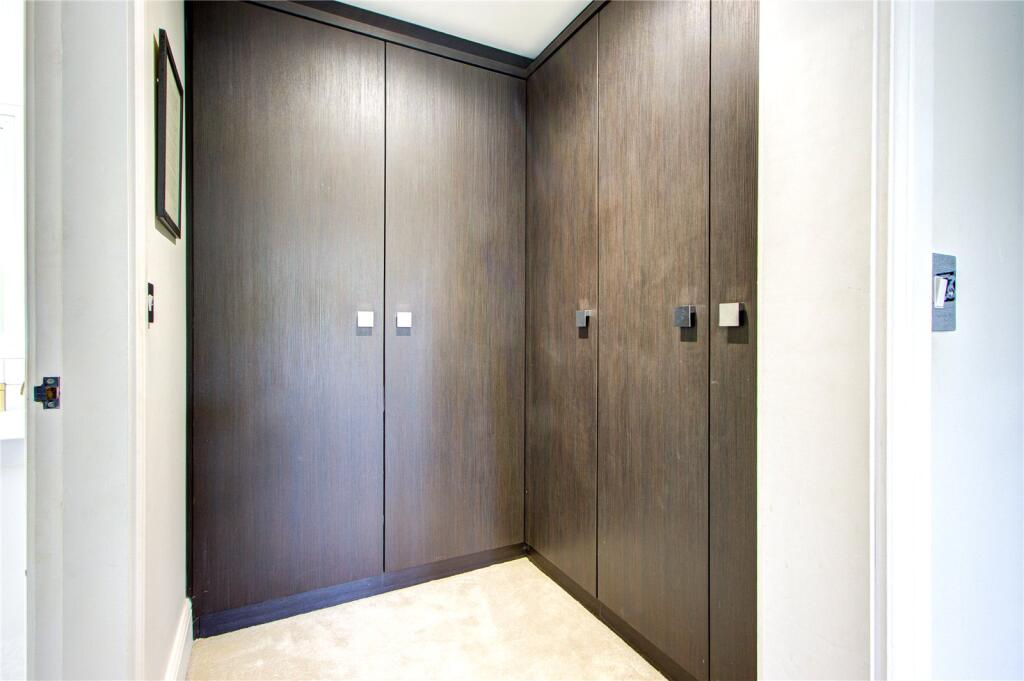 Walk-In-Wardrobe