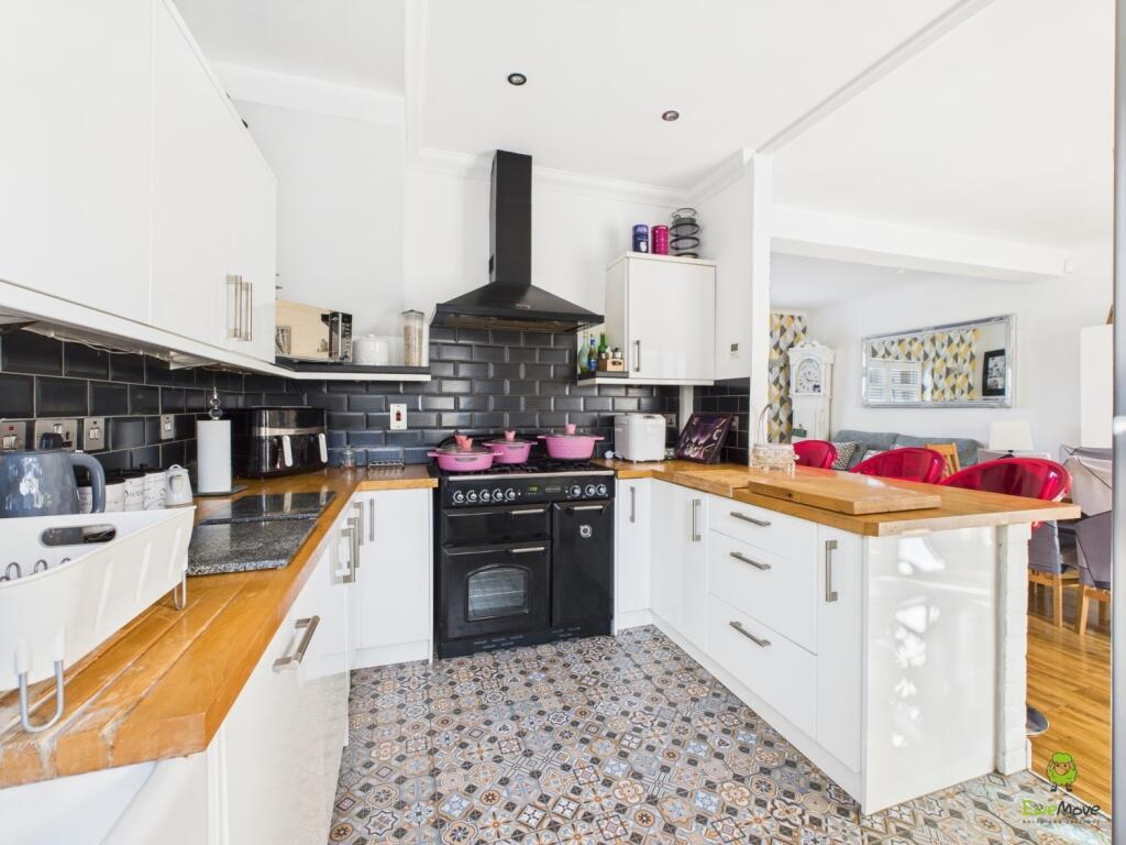 CAM04399G0-PR0038-STILL011