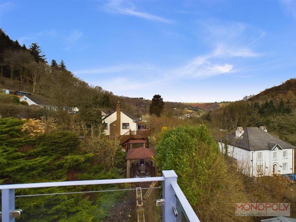 CAM01943G0-PR0376-STILL063.jpg