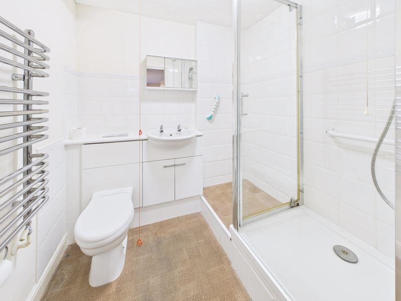 EN-SUITE SHOWER ROOM