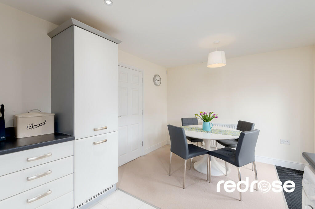 11 Robinson Close...