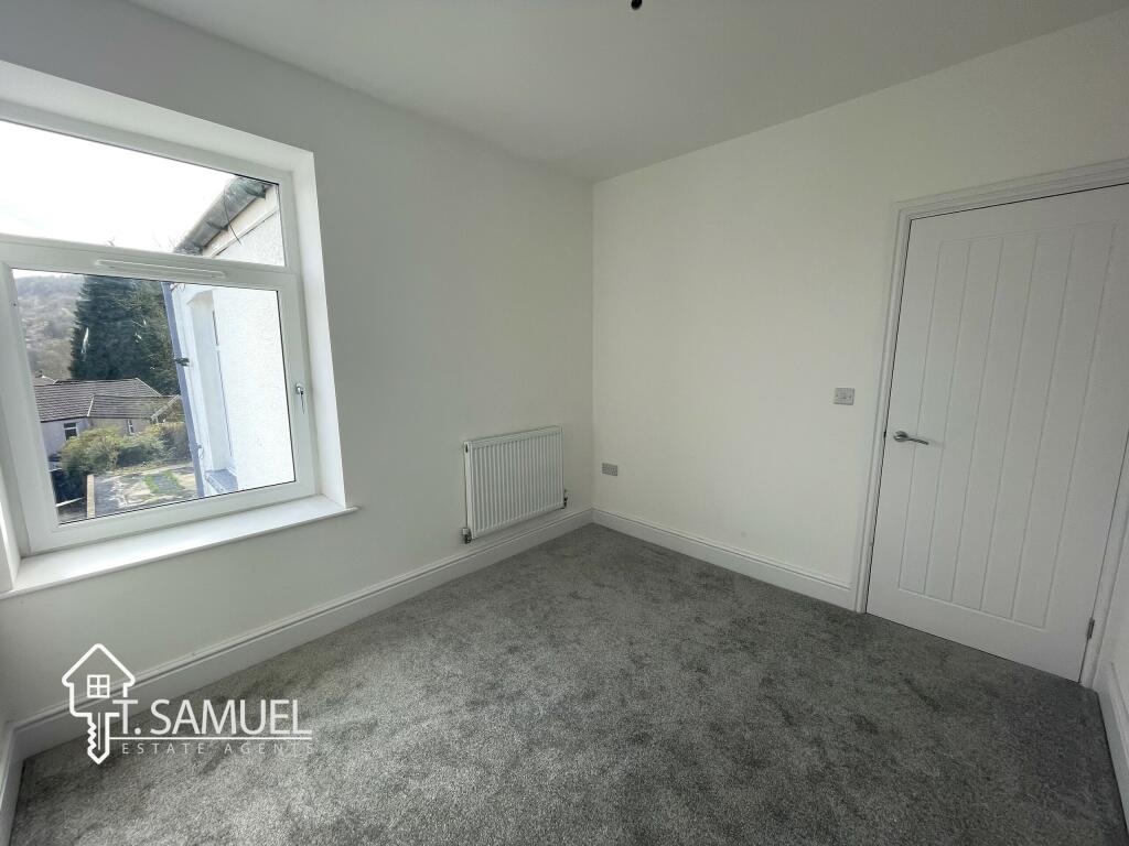 Bedroom 3b.JPG