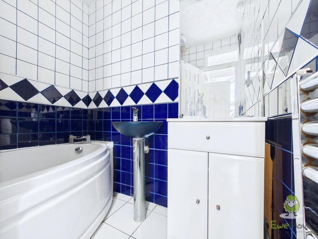 CAM01543G0-PR0139-STILL025