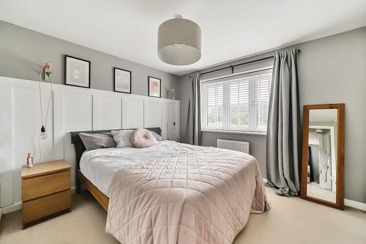 1304349 24 683eb8de58f1b