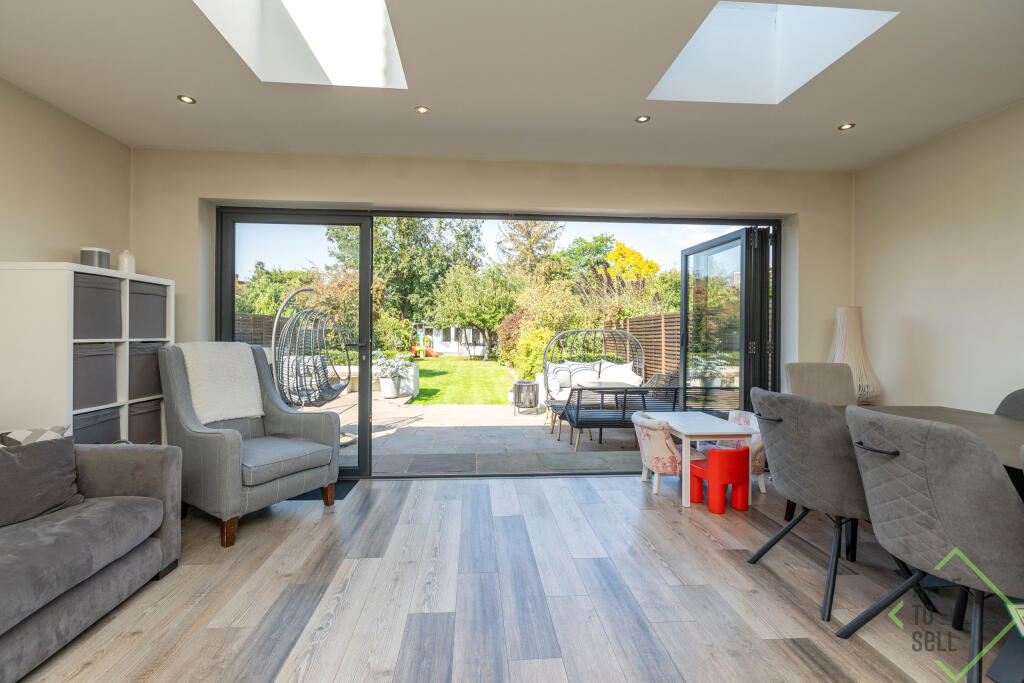 23 Vicars Close, Enfield EN1 3DN-24