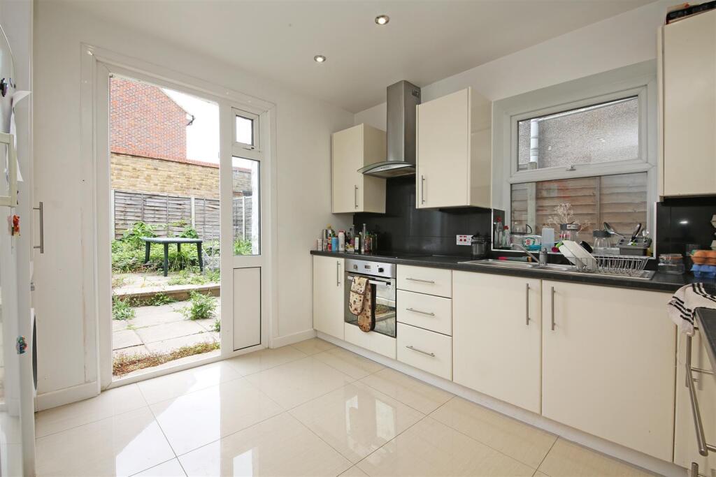 27 Hoyle Road kitchen.jpg