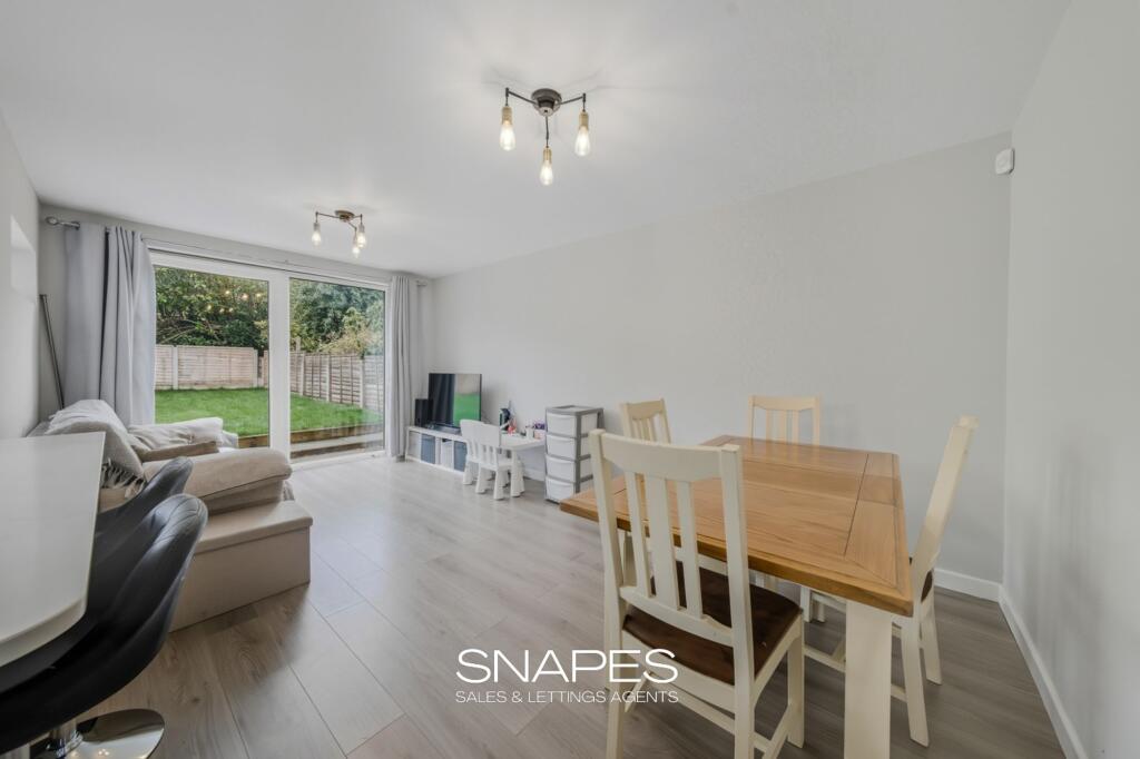 Dining &#43; Sitting Area