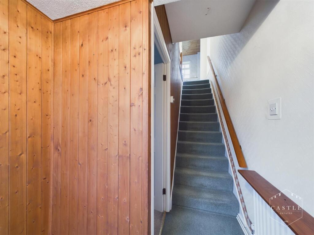 ENTRANCE/HALLWAY
