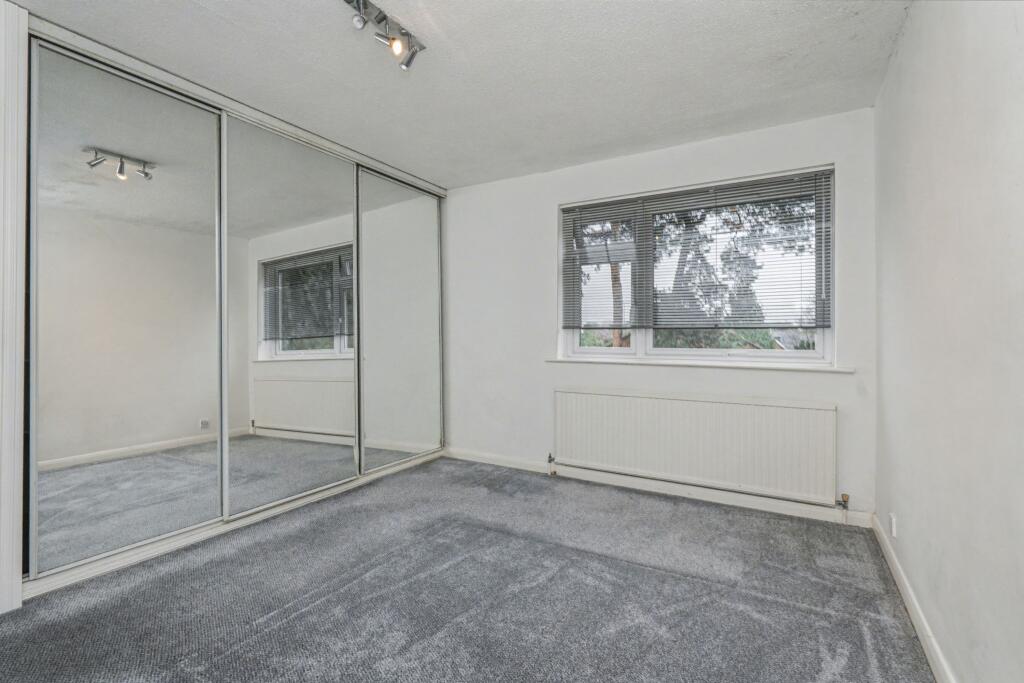 9 Coniston Court, Hanger Hill, Weybridge, KT13 9YR