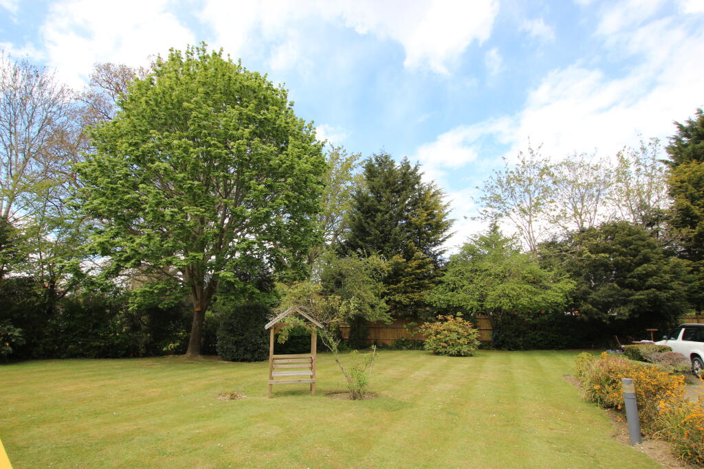 11 COMMUNAL GARDENS.JPG