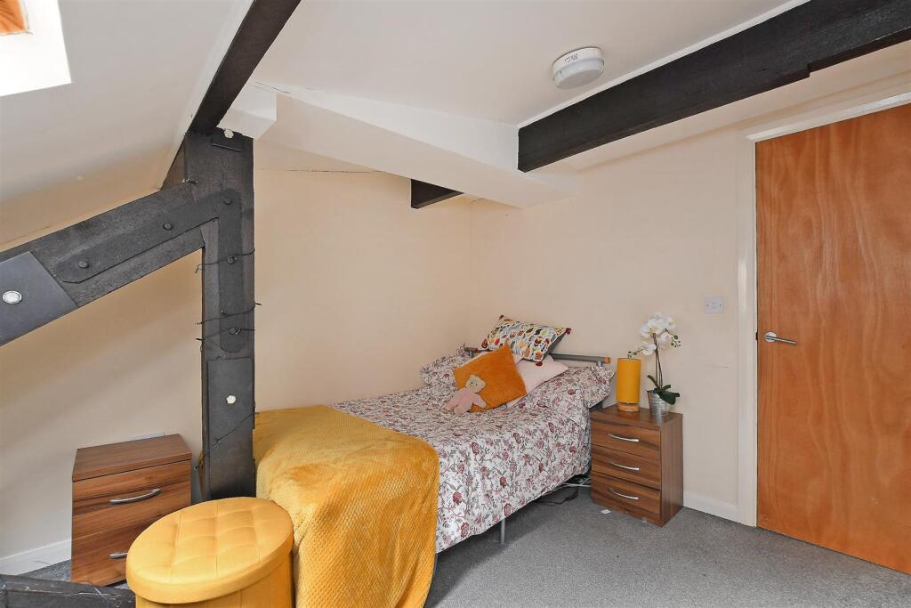Barracks Penthouse 6.jpg