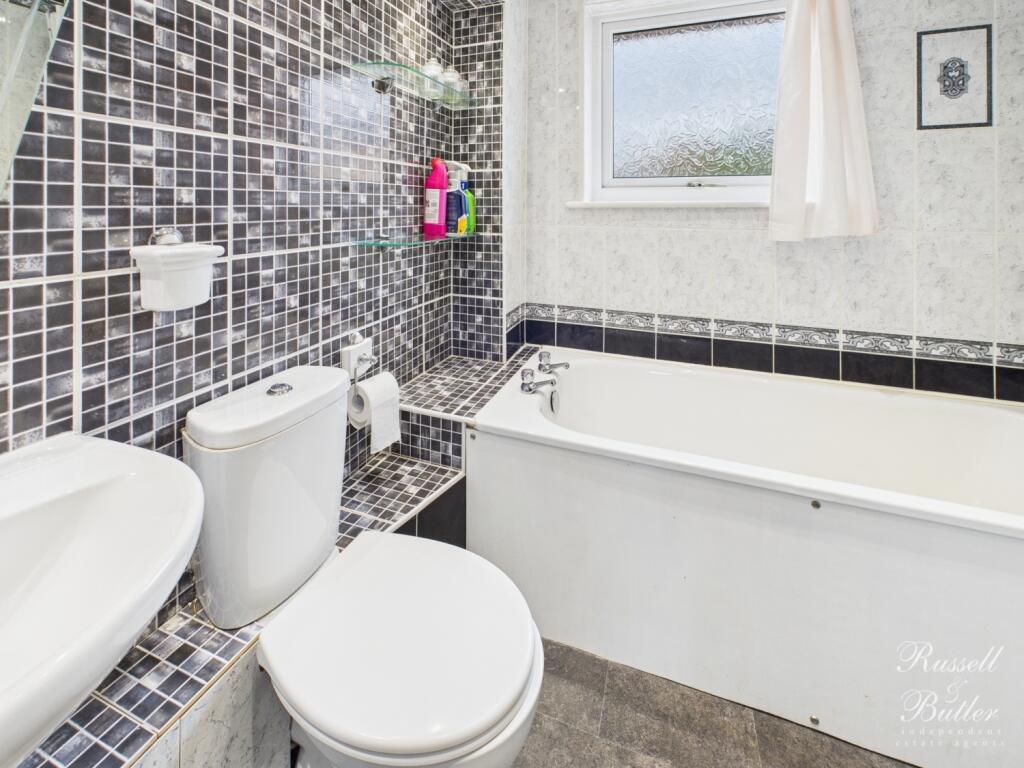 CAM01995G0-PR0279-STILL008