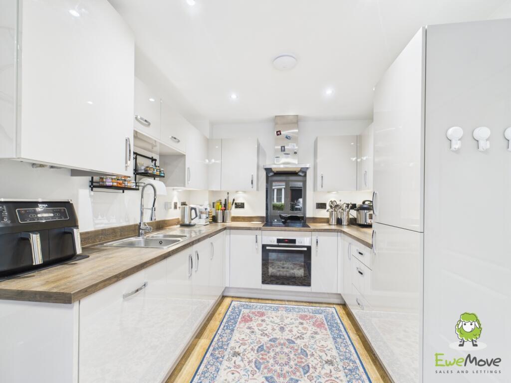 EweMove Estate Agents Basingstoke - The Coach Road