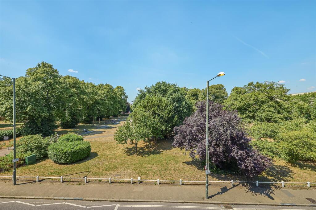 James_Anderson_-_Sheen_Lane_London__SW14_8HY_28.JP