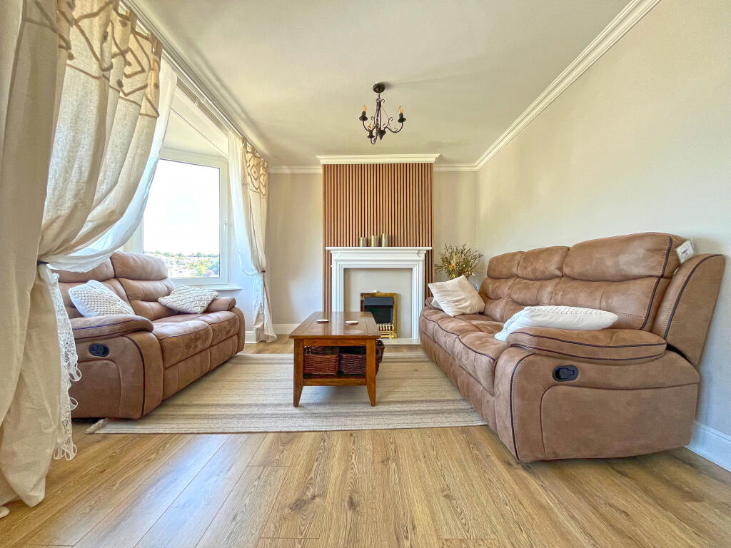 LOUNGE 2 (2)