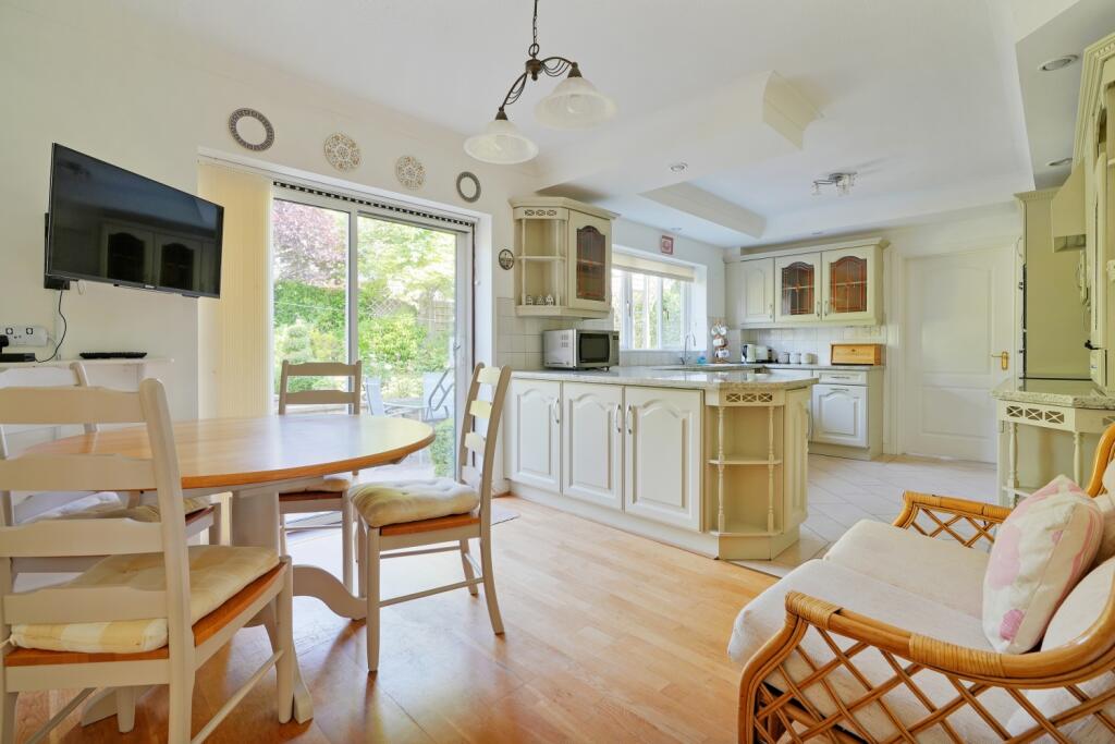 Breakfasting Kitchen