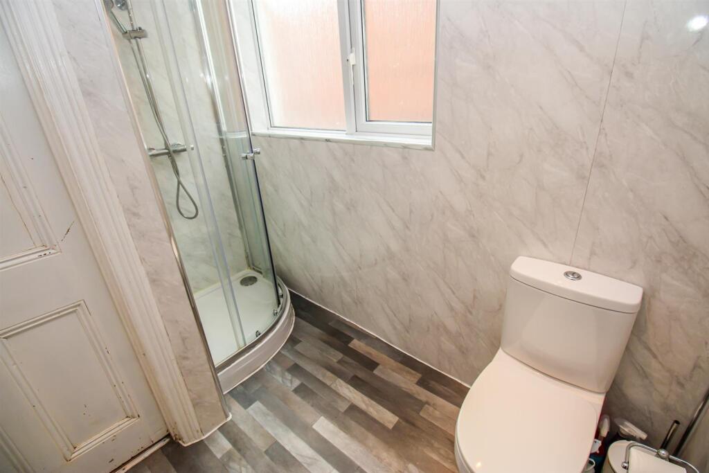 SHOWER ROOM/W.C.