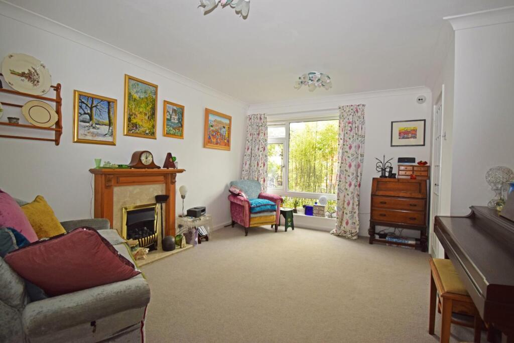 29 Old Station Road, lounge.jpg