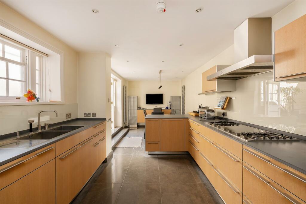 Park Square West Hi-13.jpg