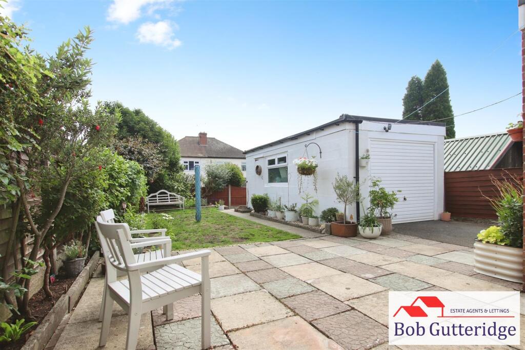 ENCLOSED REAR GARDEN