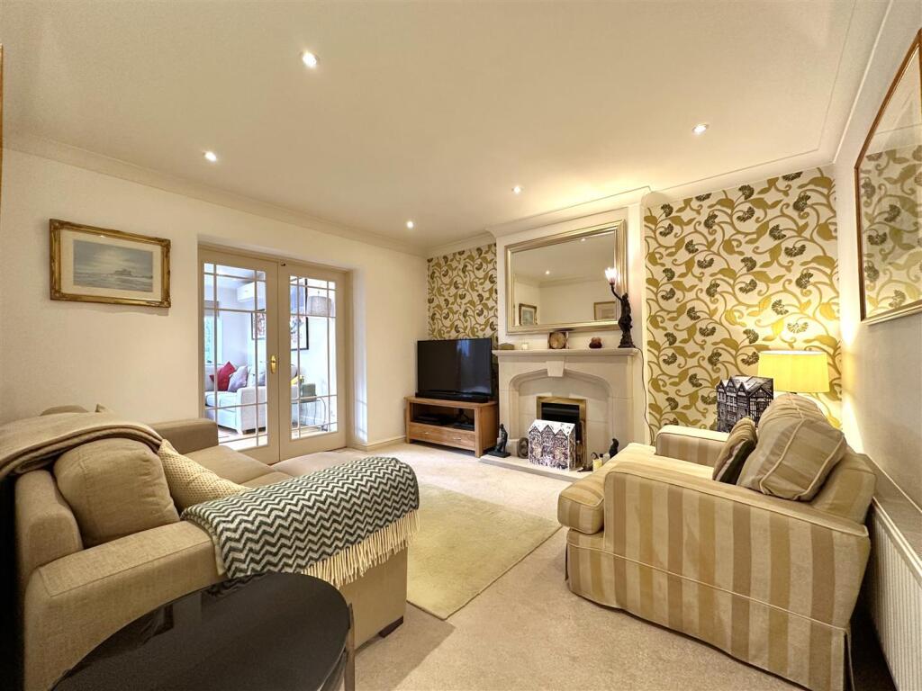 Generous Lounge 234