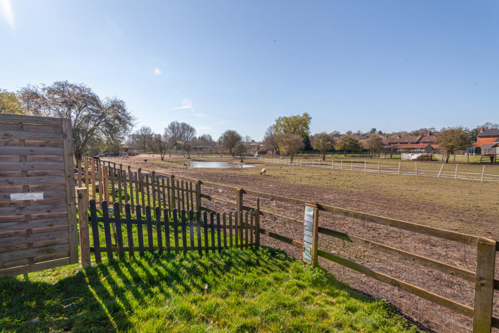 PADDOCKS