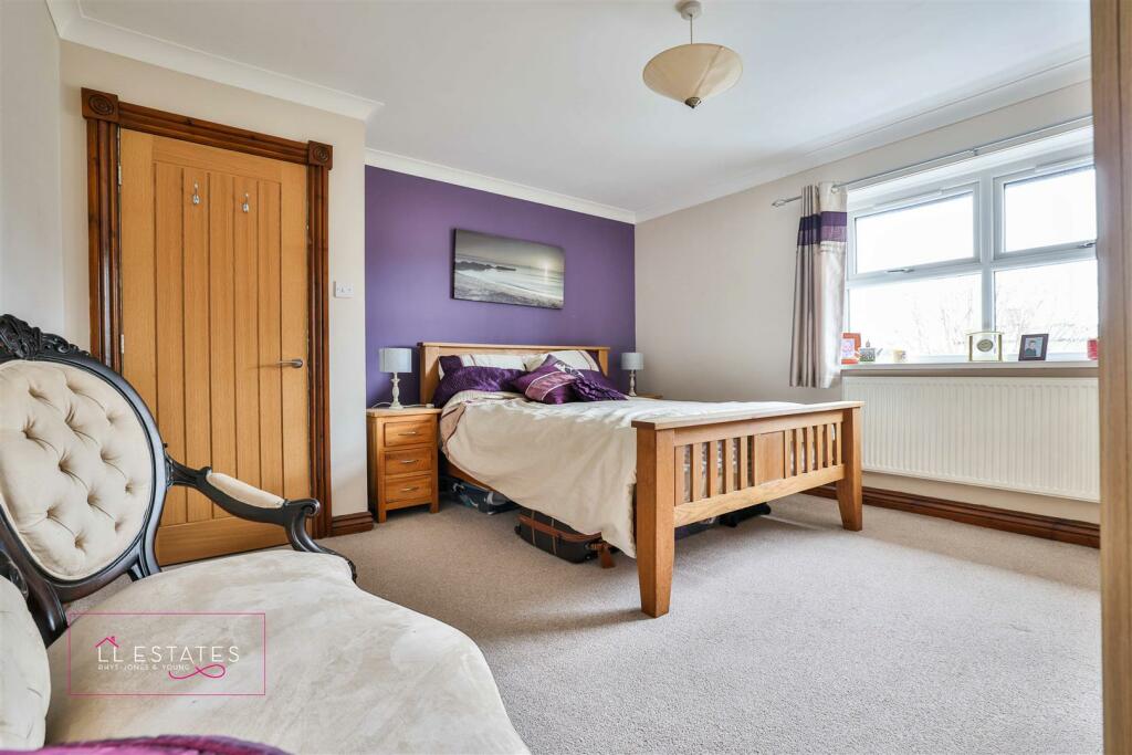 bed 2.jpg