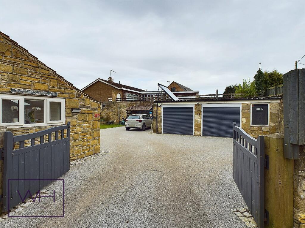 DOUBLE GARAGE &amp; DRIV