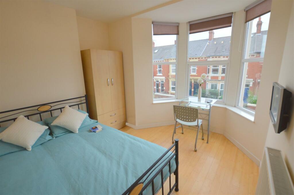 165 Cartington Terrace Yellow Bedroom.jpg