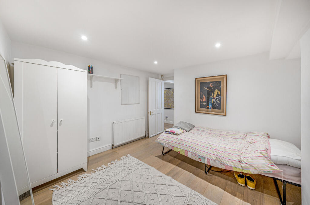 1343592-6-68b1b25...