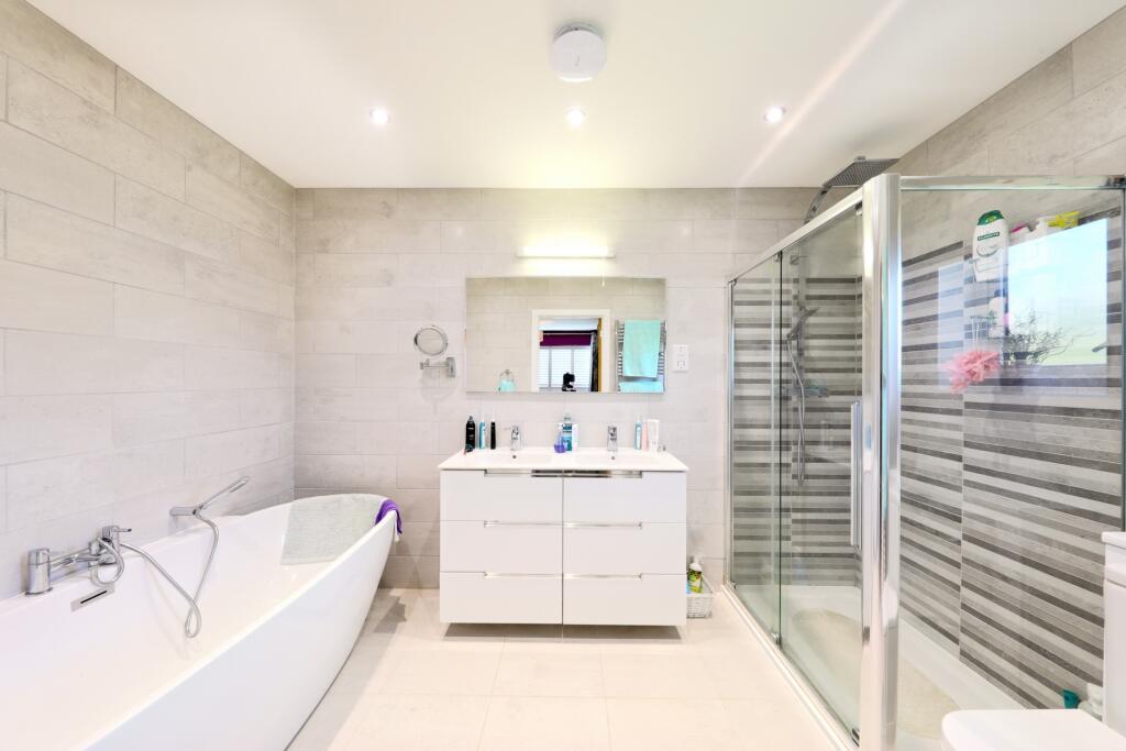 En-Suite Bathroom