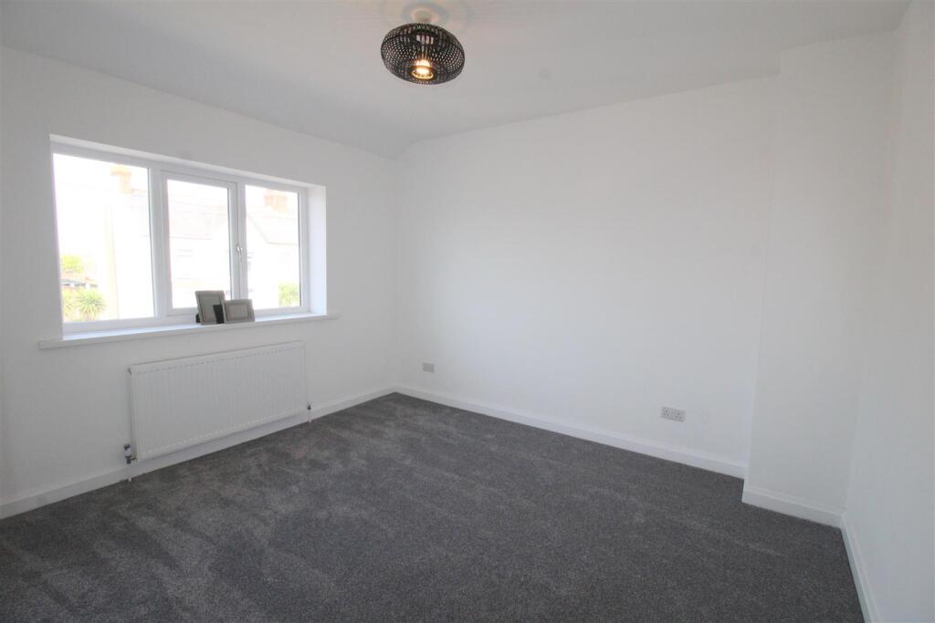 Highbury Road East, 43, front double bedroom.JPG