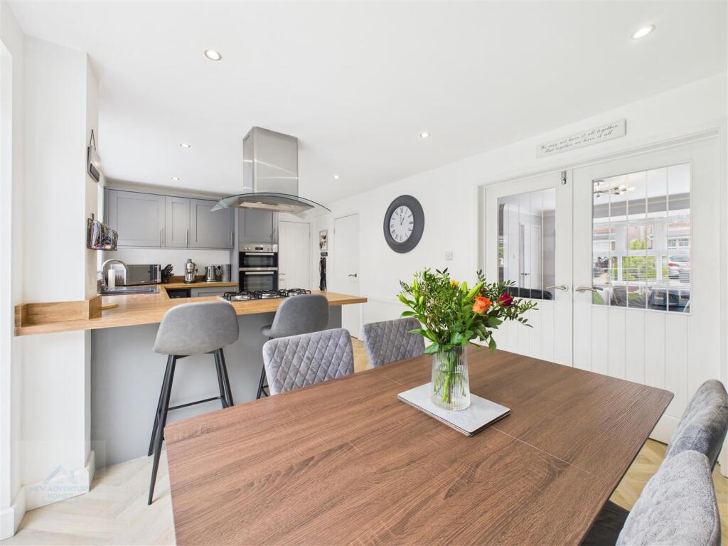 Open Plan Kitchen / Dining